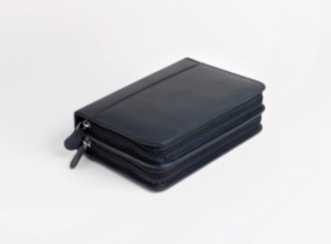 120 - Remedy case in soft-nappa-leather Black (RF Protected)