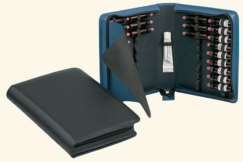 Leather case with 40 loops (10 ml stockbottles or 2 dram vials, 15-18 mm, 0.6-0.7in)